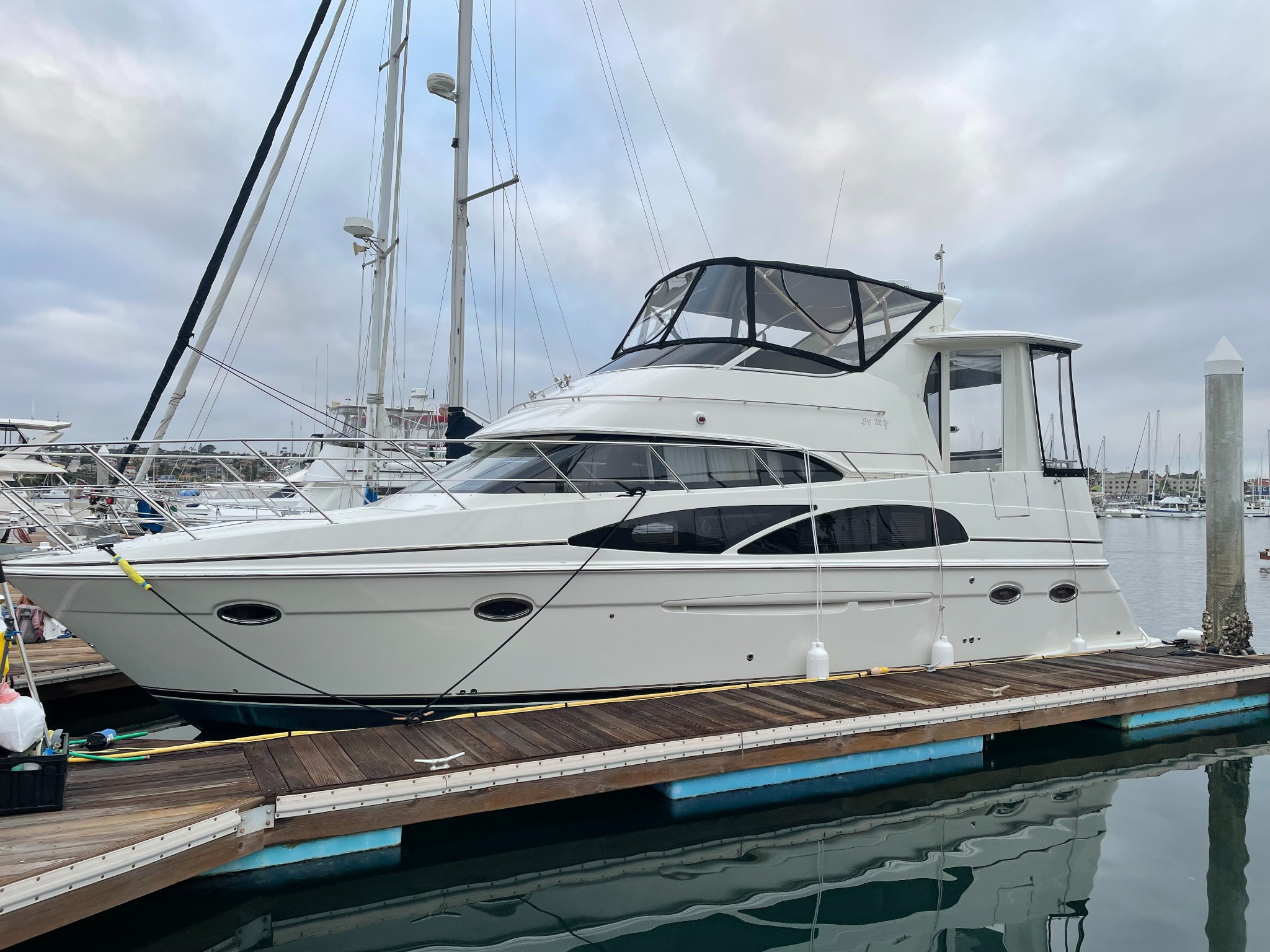 2006 Carver 390 Minnow
